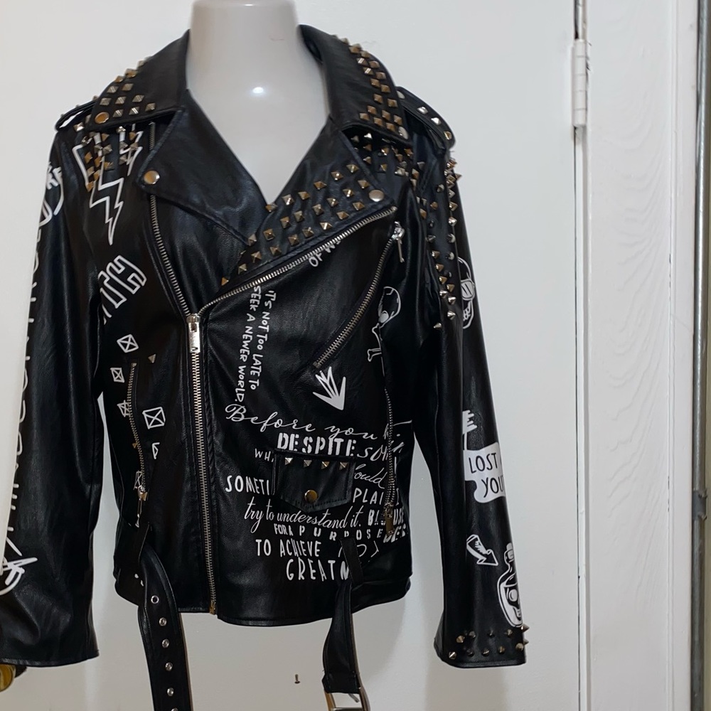 SALE !!! SALE!! SALE !!!🚨LIKE NEW!! 🎈🎈STUDDED MOTORCYCLE MIND CONTROL JACKET